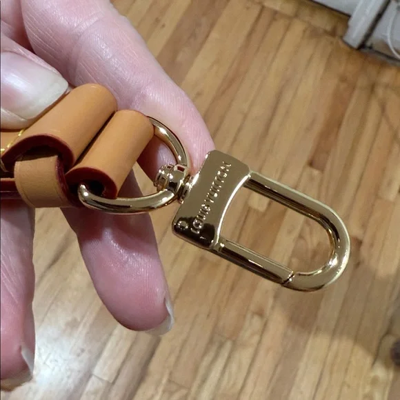Louis Vuitton TanLeather Strap with Gold Clips Shoulder Bags